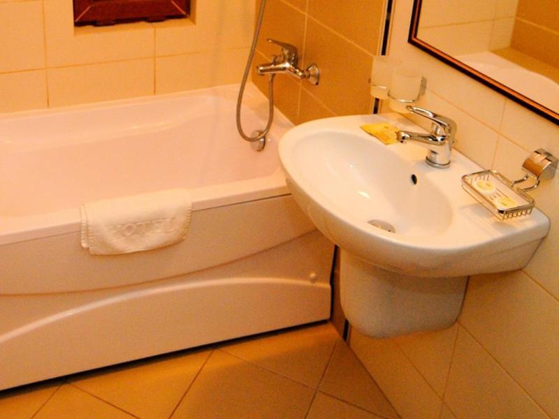 Hotel Termal Feredőgyógy Kültér fotó